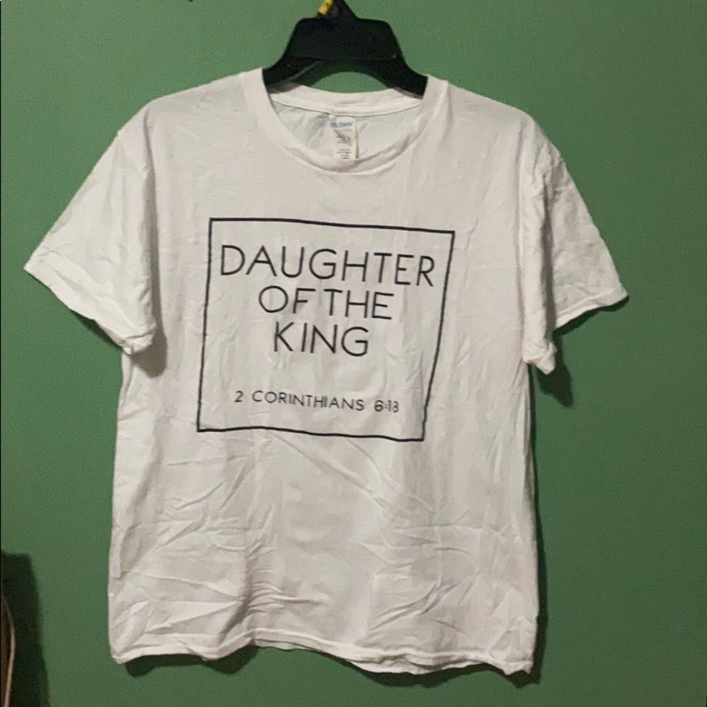 Gildan (L) white and black shirt